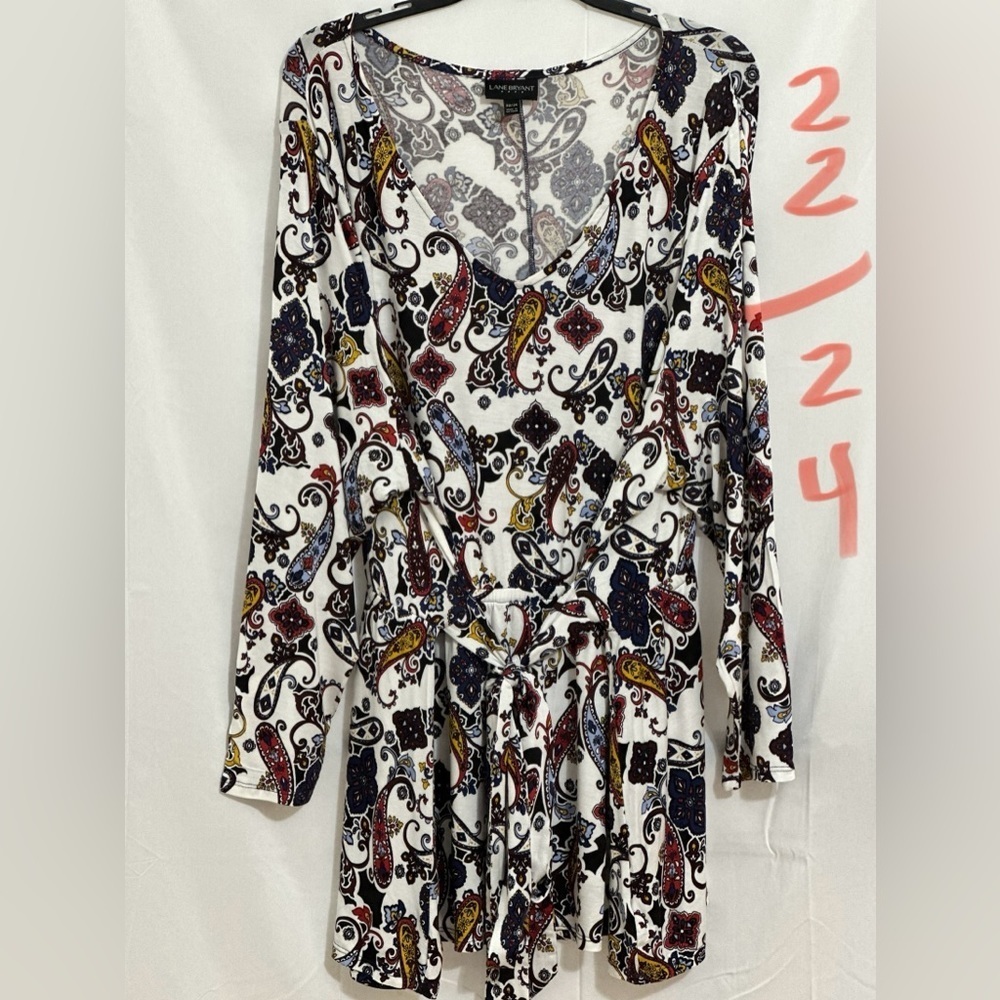 LADIES WHITE TOP WITH BLUE, GOLD & RED DESIGNS WITH A CLOTH BELT